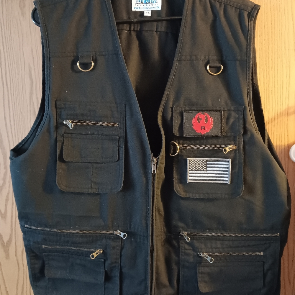 Shooting vest Rutger patch great find newish,  no stains rips or tears.